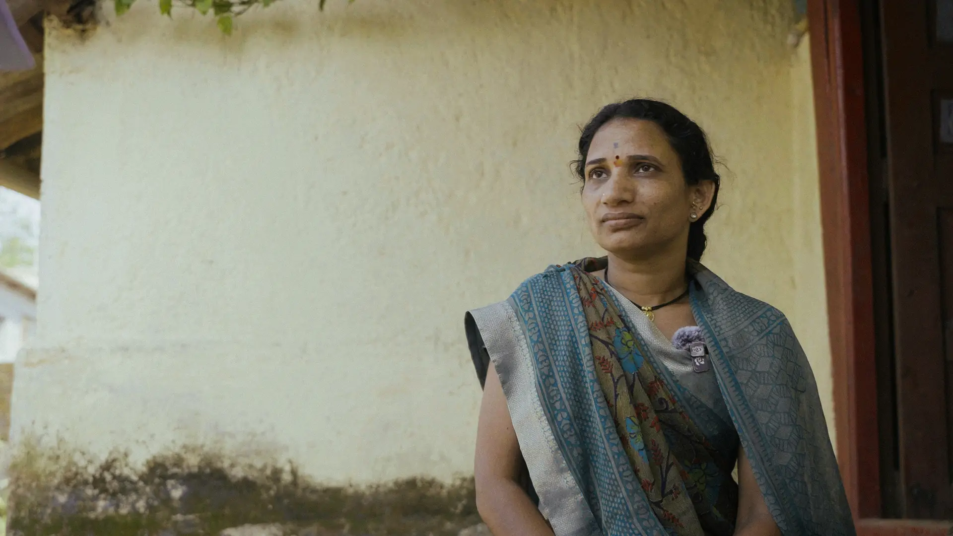 A Śaci woman artisan